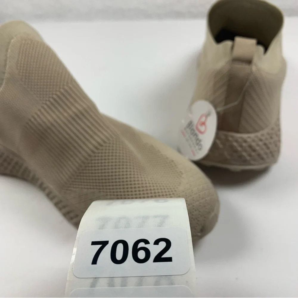 Blondo Womens Sarah Slip On‎ Knit Stretch Sneakers Tan Textured Wedge 9.5 NWOB